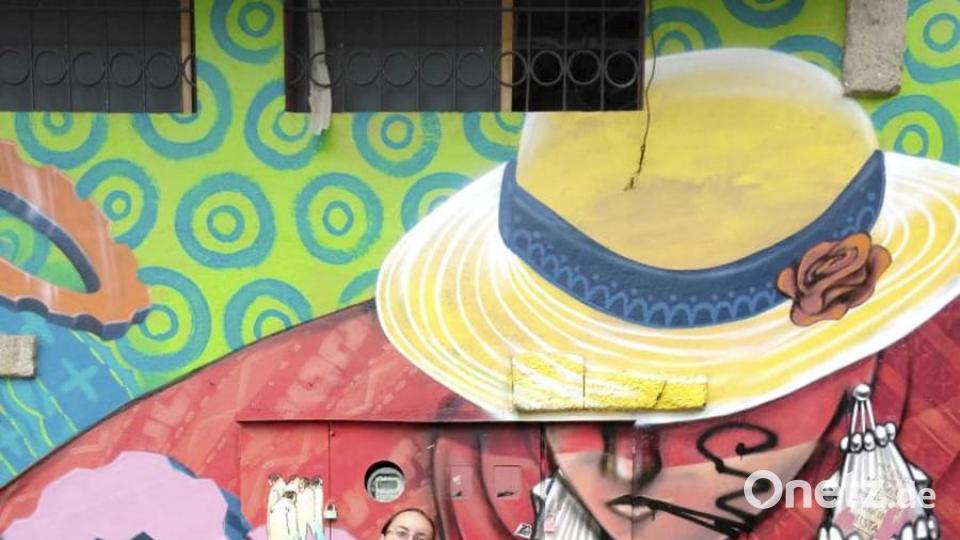 Neben der Arbeit im Kindergarten bleibt für Christina genügend Zeit, sich Quito näher anzuschauen. Bild: exb