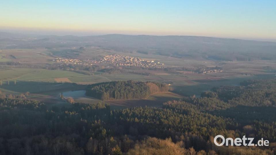 Der Ausblick in die Ferne übertrifft bei Weitem die Erwartungen. Der Aufstieg auf den Turm lohnt sich in jedem Falle. Bild: rpp