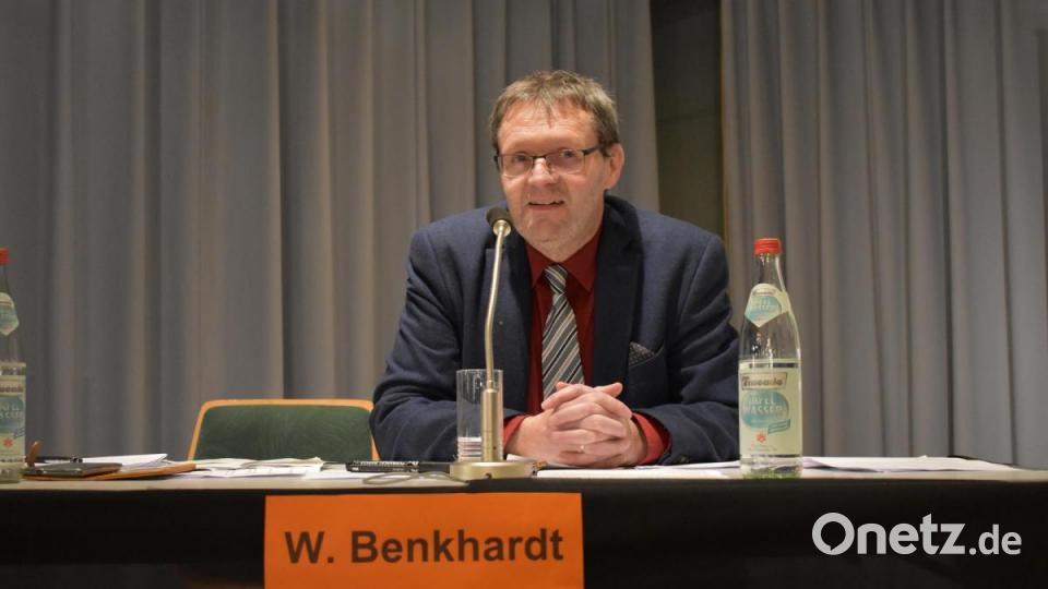 Moderator Wolfgang Benkhardt von Oberpfalz-Medien hatte drei Themenkomplexe für die Diskussion vorbereitet und brachte Fragen von Bürgern mit. Bild: lue