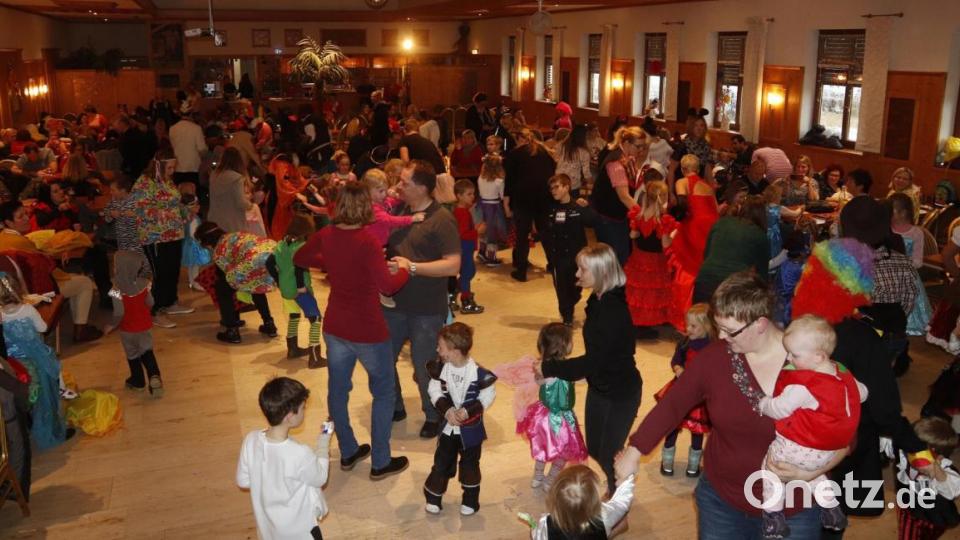 Der Kinderfasching der Knappnesia sorgt für ein volles Haus im Wagner-Saal. Bild: mfh