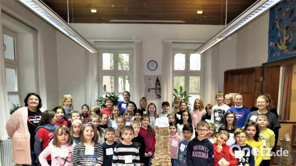 40 Kinder und 8 Betreuer beschäftigten sich beim Kinderfrühstück in der Evangelischen Erlöserkirche mit dem &quot;Turmbau zu Babel&quot;. Die Kinder durften dabei selbst Türme bauen - und sie schufen erstaunlich kreative Bauwerke. Bild: ubb