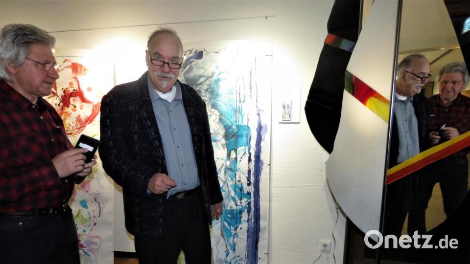 In den großflächigen Glas- und Spiegelblättern sind die Perspekteiven anders als "draußen vor dem Spiegel". Aber dennoch wirklich. Bild: ubb