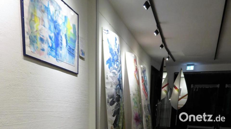 Ausgesprochen interessant sind sowohl die Skulpturen wie die Gemälde, die Detlef Betram als "Kalligrafie" bezeichnet. Bild: ubb