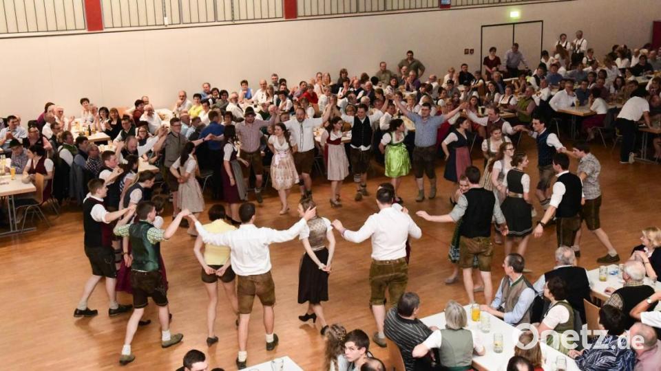 Eine Tanzformation der Volkstanzgruppe der Jungbauernschaft Bild: Freya Stoeckl