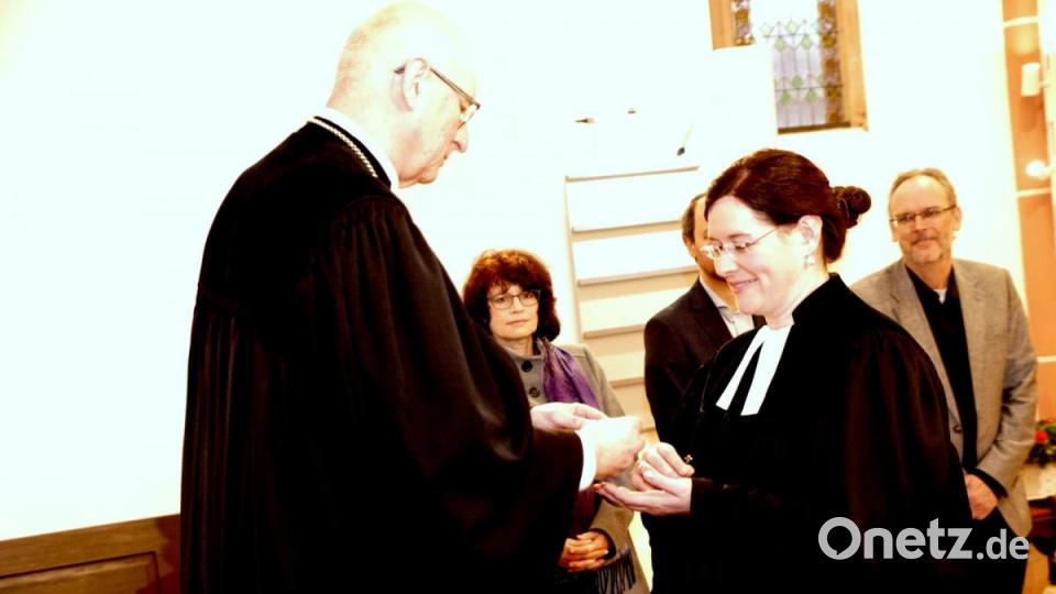 Überreichung des Ordinationskreuzes Bild: bkr