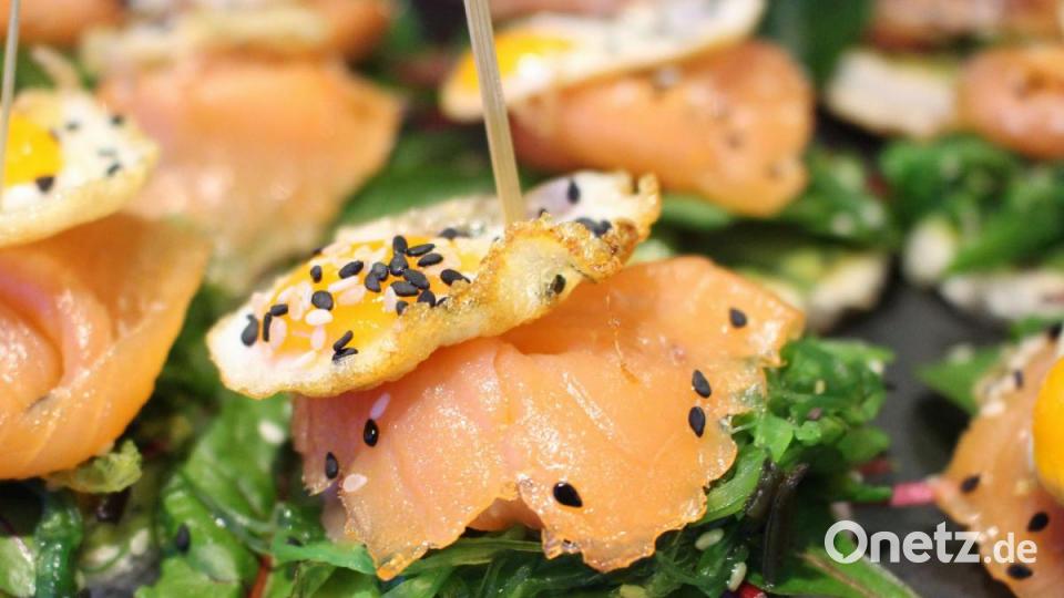 Appetit auf Lachs-Avocadotürmchen mit Wachtelei auf Toast und Seealgensalat? Die Küchenchefs servierten Ausgefallenes. Bild: Dagmar Williamson