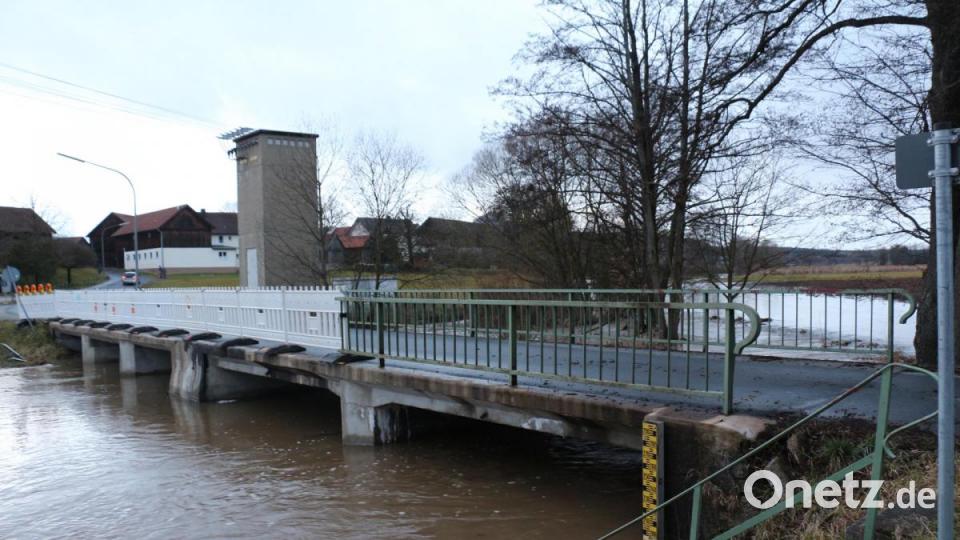 Die Brücke bei Unterbruck zeigte einen Wasserstand von 1,90 Meter anHochwasser in Kastl Bild: rpp