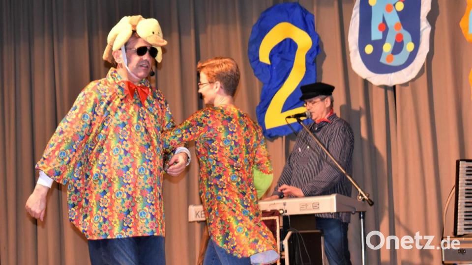 Ententanz&quot; beim Seniorenfasching des Frauenbundes im Jugendheim Grafenwöhr. Bild: rgr
