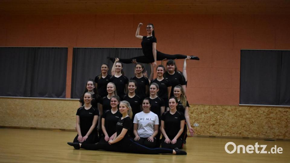 Für OTon hat Lucia Seebauer die Ü-15 Mädels der AWO-Tanzgruppe Grün-Weiß in Oberviechtach beim Training besucht. Sie ersetzte dabei eine fehlende Tänzerin. Bild: exb/Michael Welnhofer