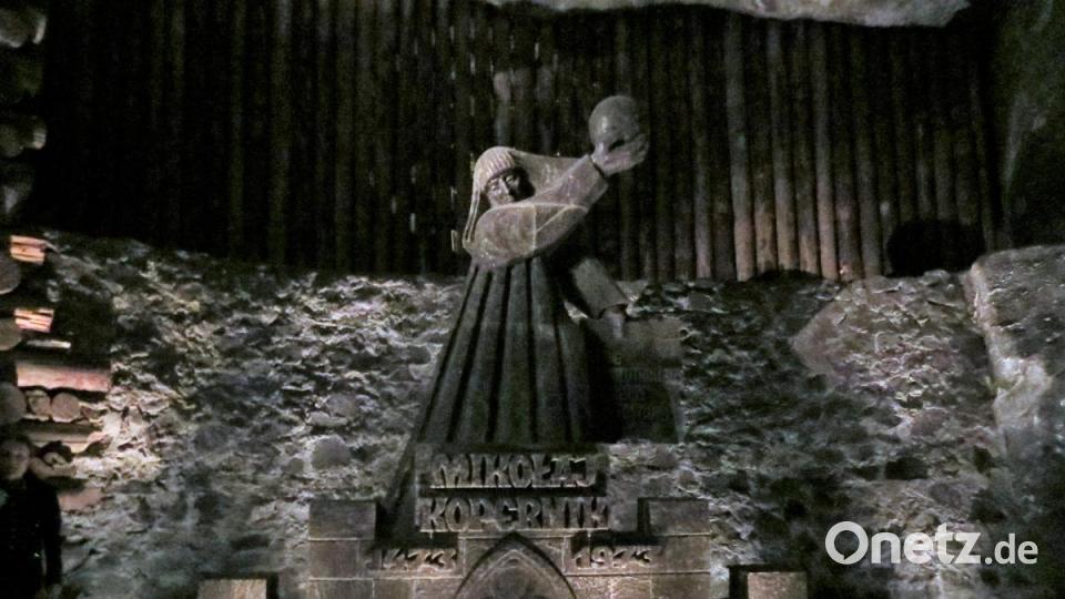 Aus Salz gehauen ist diese Figur von Nikolaus Kopernikus, der viele Jahre auch in Krakau wirkte. Bild: bz
