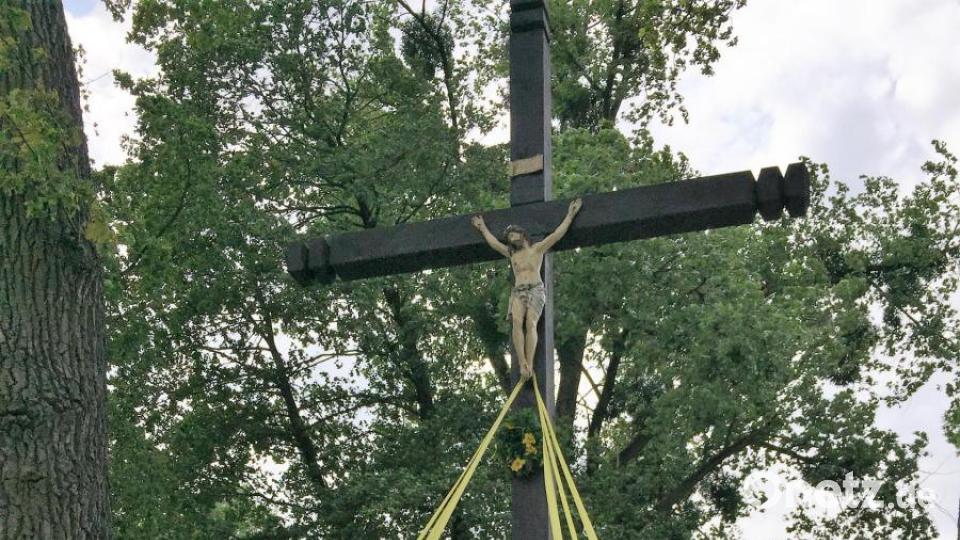 Wie tiefgläubig die Polen sind, zeigt sich auch immer wieder draußen auf dem Land. Bild: bz