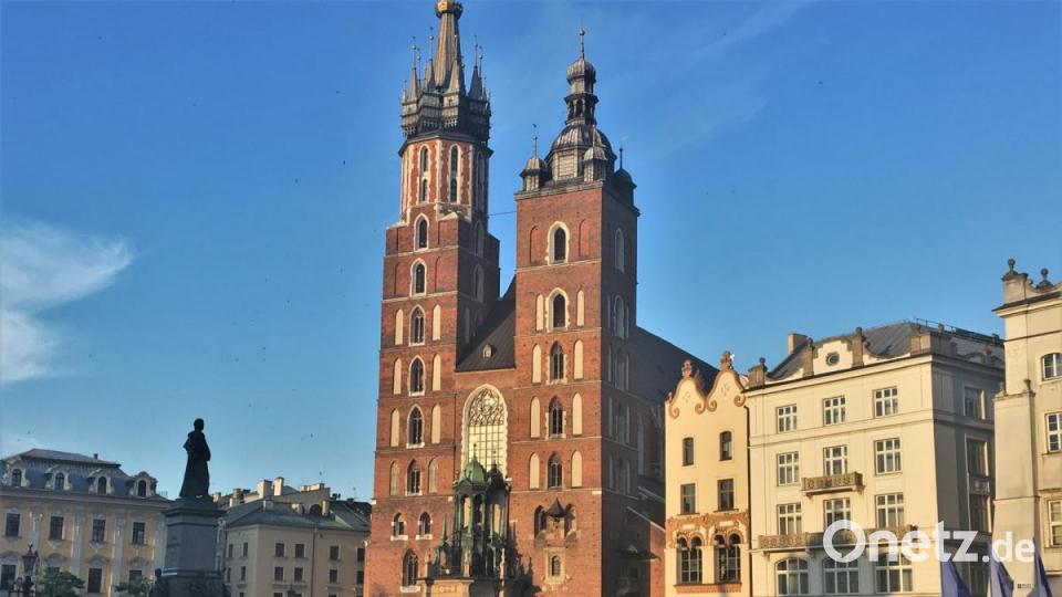 Hoch oben von der Türmerstube der Marien-Basilika ertönt zu jeder vollen Stunde das Krakauer Trompeten-Signal. Bild: bz