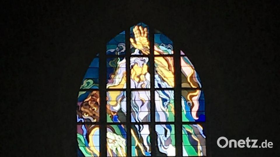 &quot;Gott Vater - werde!&quot; heißt dieses Glasfenster von Stanislaw Wyspianski in der Franziskanerkriche. Der Künstler, inspiriert vom Norweger Edvard Munch, gehörte der Bewegung &quot;Junges Polen&quot; an. Bild: bz