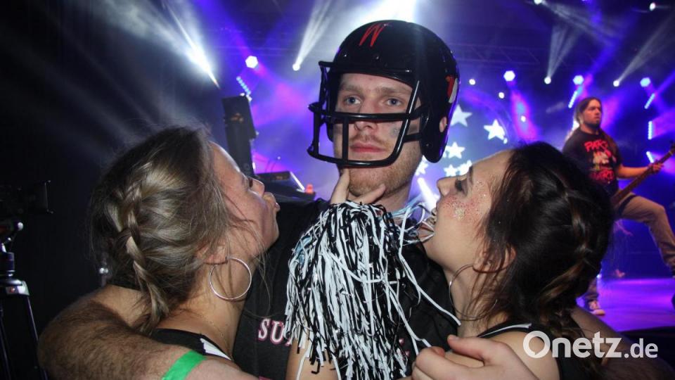 Ein Kamera-Küsschen darf beim HCL-Ball nicht fehlen. Bild: wro