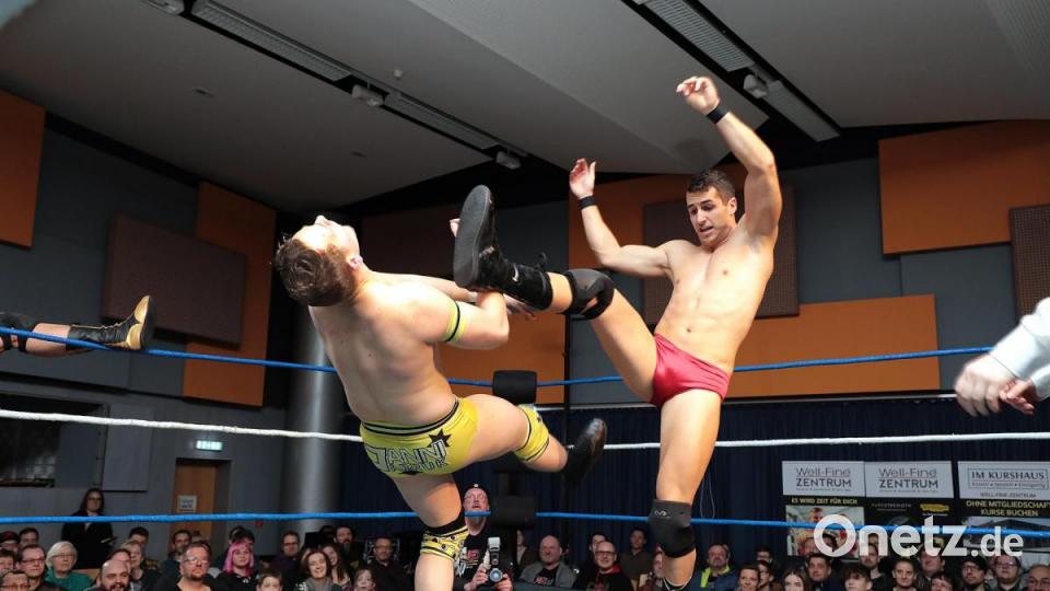 Im Musikomm ging es hart zur Sache: Amberg erlebte seine erste Wrestling -Show. Bild: Wolfgang Steinbacher