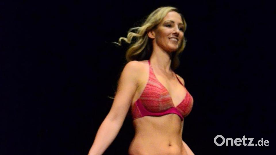 Model Melissa Burkhard zeigt Bademode. Bild: Kunz