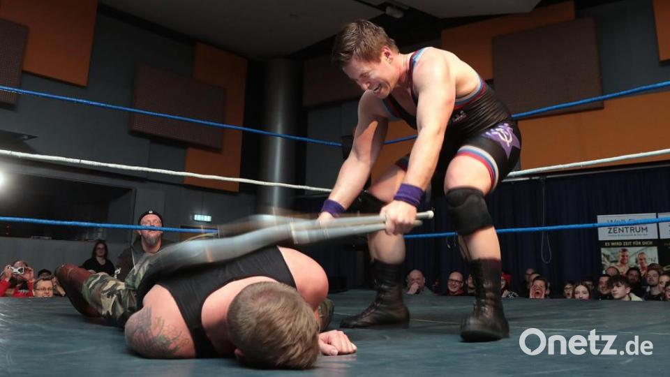 Im Musikomm ging es hart zur Sache: Amberg erlebte seine erste Wrestling -Show. Bild: Wolfgang Steinbacher