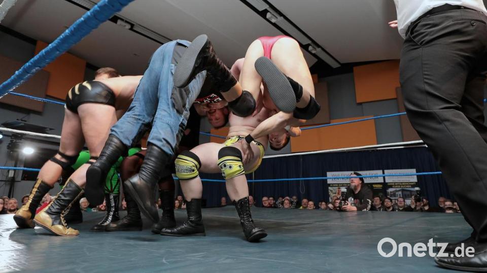 Im Musikomm ging es hart zur Sache: Amberg erlebte seine erste Wrestling -Show. Bild: Wolfgang Steinbacher