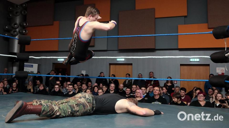 Im Musikomm ging es hart zur Sache: Amberg erlebte seine erste Wrestling -Show. Bild: Wolfgang Steinbacher