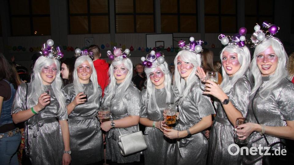 Originelle Kostüme gehören zum Superfasching des Häusl-Clubs Leugas. Bild: wro