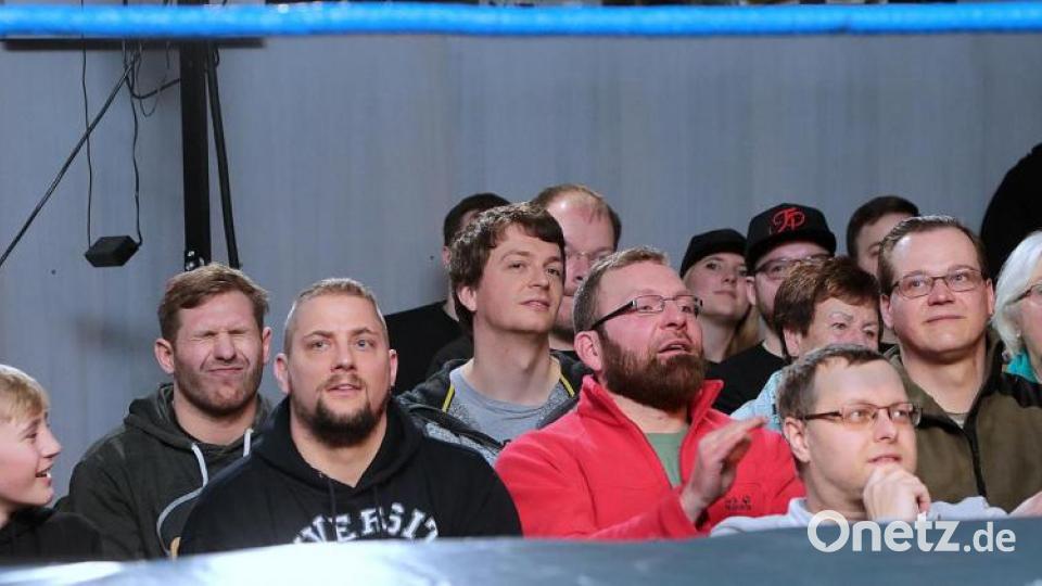 Im Musikomm ging es hart zur Sache: Amberg erlebte seine erste Wrestling -Show. Bild: Wolfgang Steinbacher