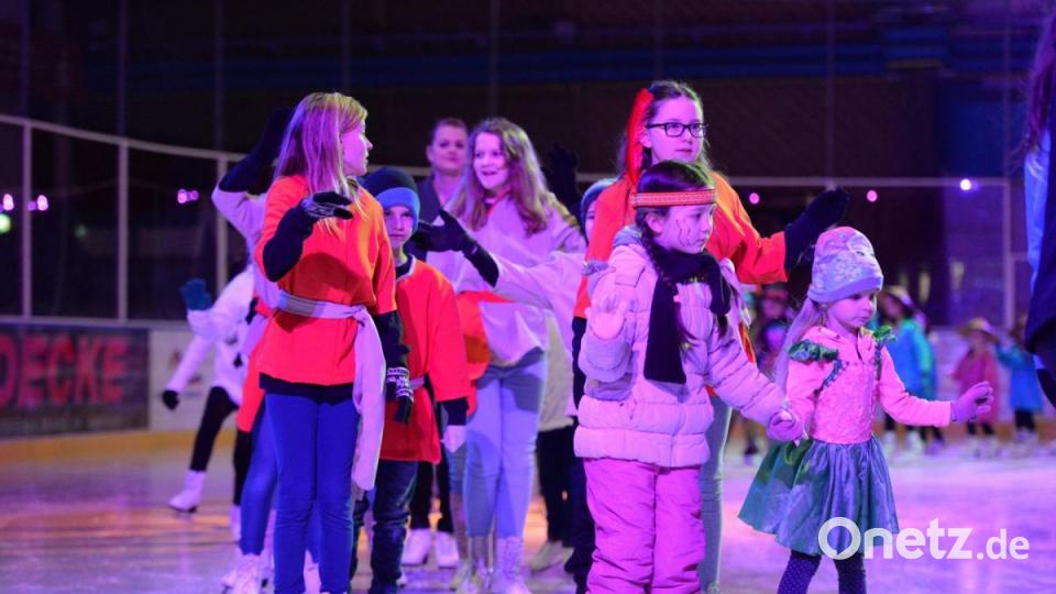 Die Polonaise zum Auftakt mit allen Beteiligten. Bild: Andreas Brückmann