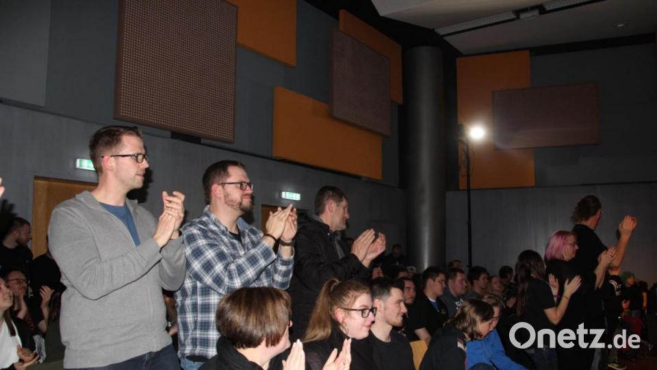 Nach der Show gab es für die Akteure jede Menge Beifall und teils stehende Ovationen. Bild: blf