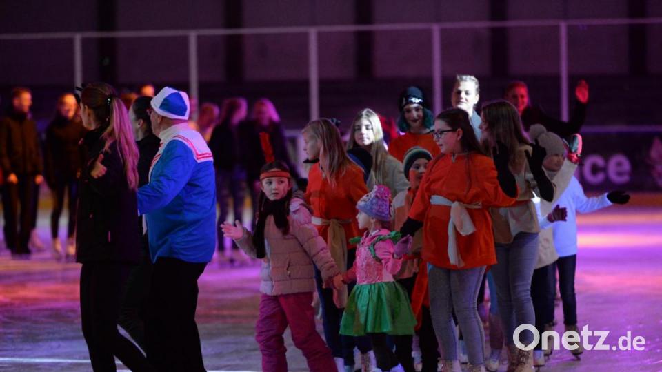 Die Polonaise zum Auftakt mit allen Beteiligten. Bild: Andreas Brückmann