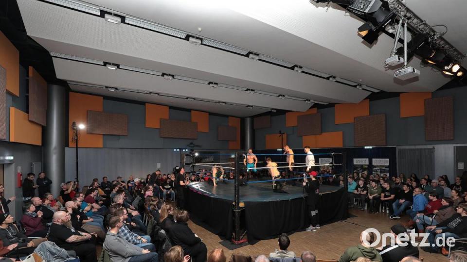 Im Musikomm ging es hart zur Sache: Amberg erlebte seine erste Wrestling -Show. Bild: Wolfgang Steinbacher