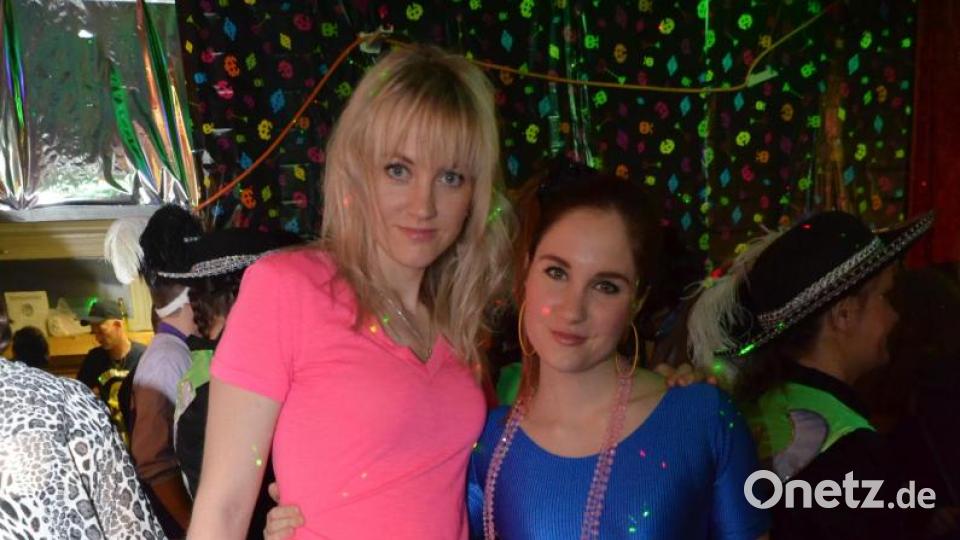 Mit Rollschuhen unterwegs auf die Tanzfläche. Bild: Paula Gäbelein