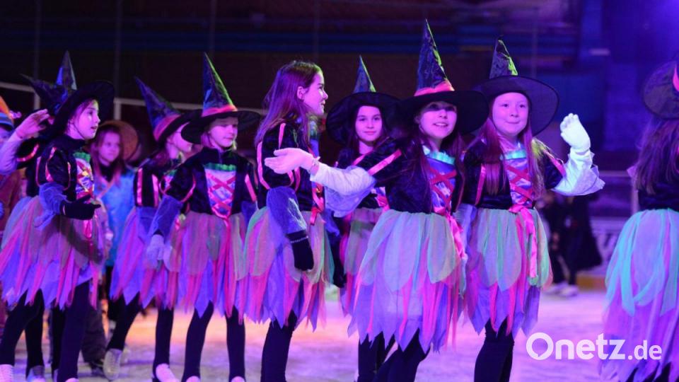 Die Polonaise zum Auftakt mit allen Beteiligten. Bild: Andreas Brückmann
