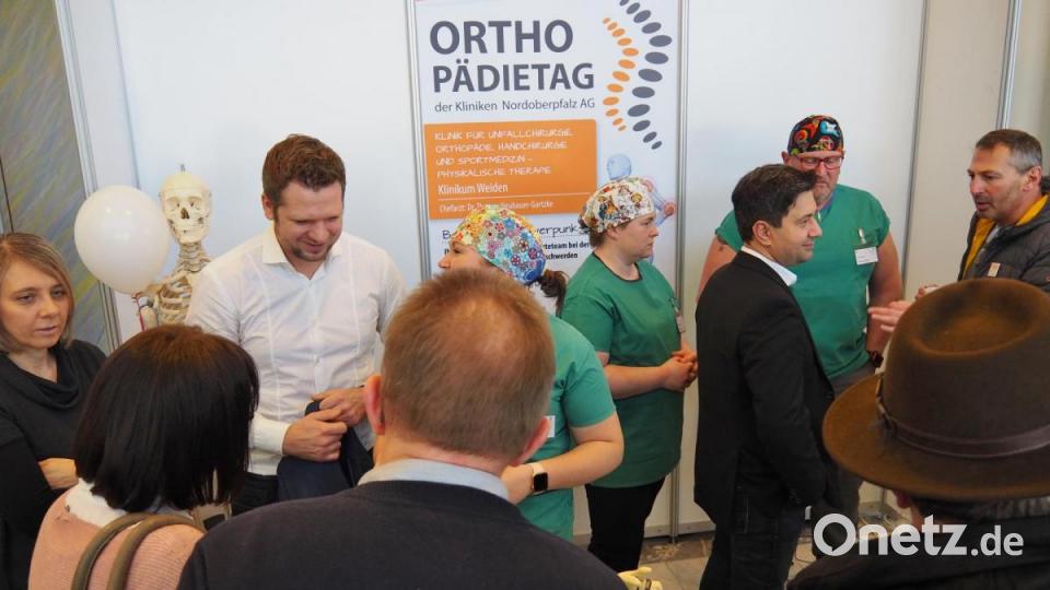 An vielen Stellen bestand am Orthopädietag Gelegenheit seine persönlichen Gesundheitsprobleme zu besprechen Bild: Bühner