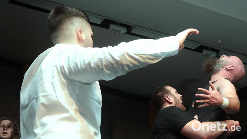 Im Musikomm ging es hart zur Sache: Amberg erlebte seine erste Wrestling -Show. Bild: Wolfgang Steinbacher