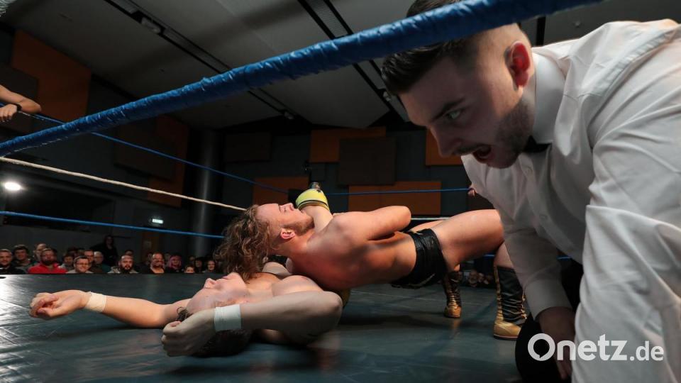 Im Musikomm ging es hart zur Sache: Amberg erlebte seine erste Wrestling -Show. Bild: Wolfgang Steinbacher