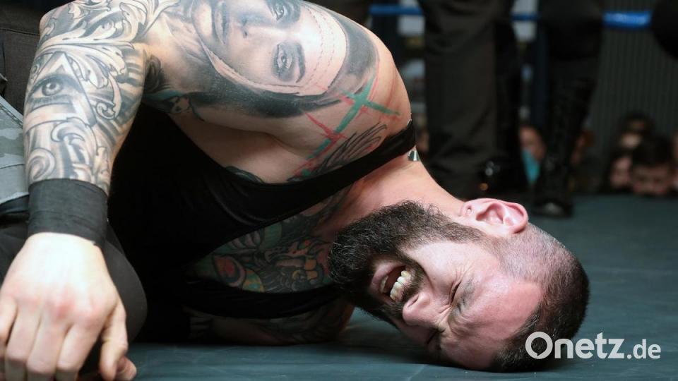 Im Musikomm ging es hart zur Sache: Amberg erlebte seine erste Wrestling -Show. Bild: Wolfgang Steinbacher