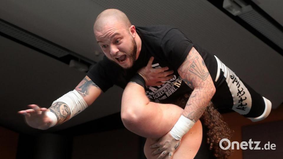 Im Musikomm ging es hart zur Sache: Amberg erlebte seine erste Wrestling -Show. Bild: Wolfgang Steinbacher