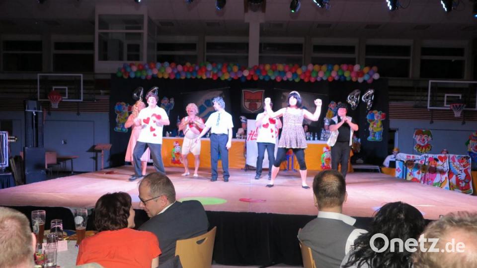 Sehr gut kam das Männerballett der FG Schwarz-Weiß Bayreuth beim Publikum an. Bild: jzk