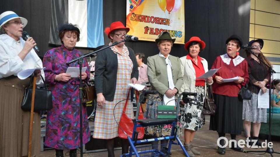 Mitglieder des Katholischen Frauenbunds zeigten einen Sketch. Bild: jr