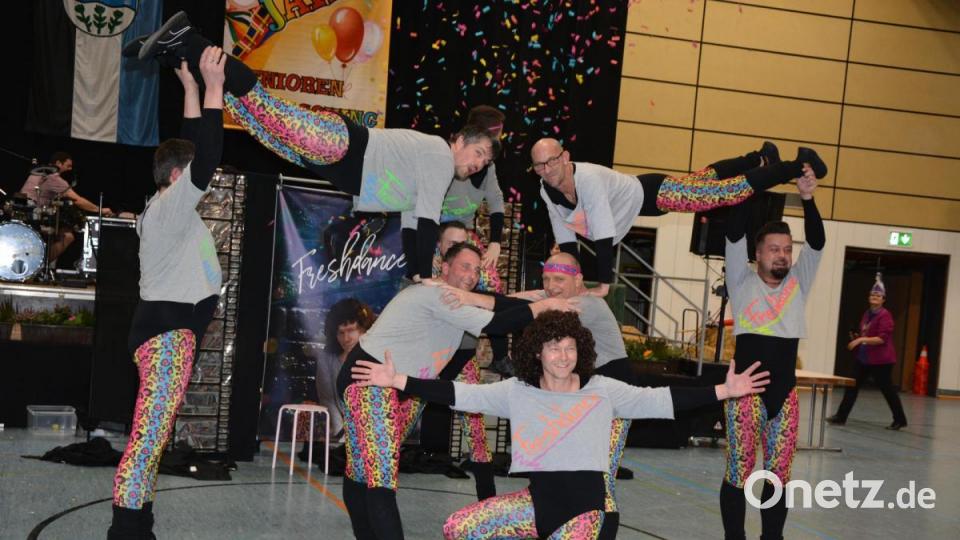 Das Männerballett &quot;Gaudi-Buam&quot; des Mitterteicher Gaudiwurms. Bild: jr