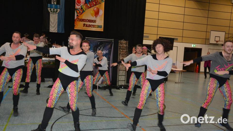 Das Männerballett &quot;Gaudi-Buam&quot; des Mitterteicher Gaudiwurms. Bild: jr