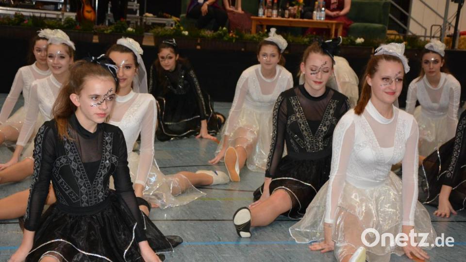 Die Showtanzgruppe &quot;Fantasia&quot; des TuS Mitterteich. Bild: jr
