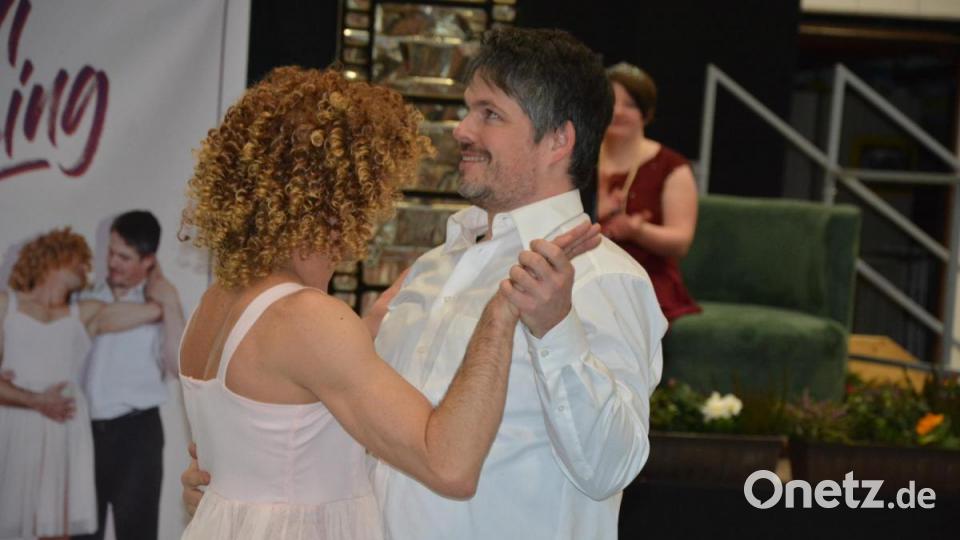 Das Männerballett &quot;Gaudi-Buam&quot; des Mitterteicher Gaudiwurms. Bild: jr