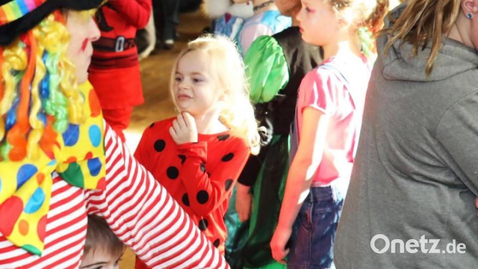 Bunt bemalt mit tollen Kostümen Bild: njn