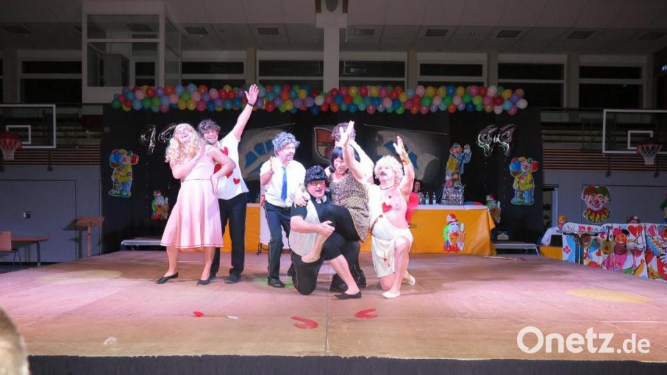 Sehr gut kam das Männerballett der FG Schwarz-Weiß Bayreuth beim Publikum an. Bild: jzk