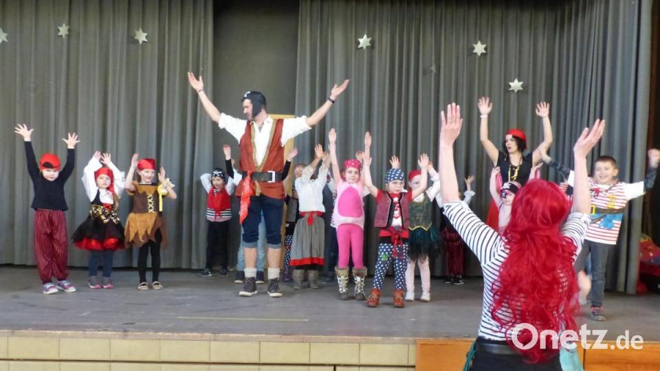 Der Piratentanz auf der Bühne sorgte für Zugabe, die auch geliefert wurde. Bild: sl