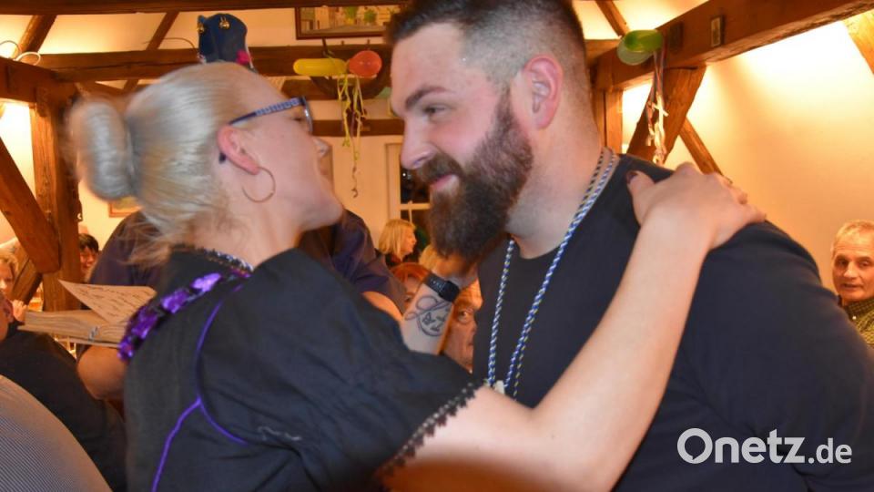 Verleihung des handgeschnitzten Zoiglorden beim "Waldhauser" an Sebastian Dippold. Bild: ui