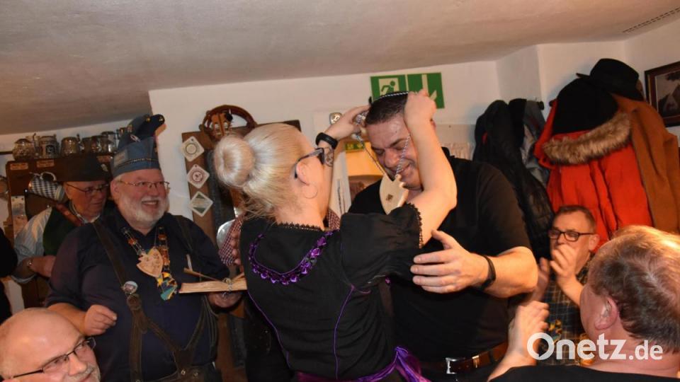 Verleihung der handgeschnitzten Zoiglorden beim "Waldhauser" Bild: ui