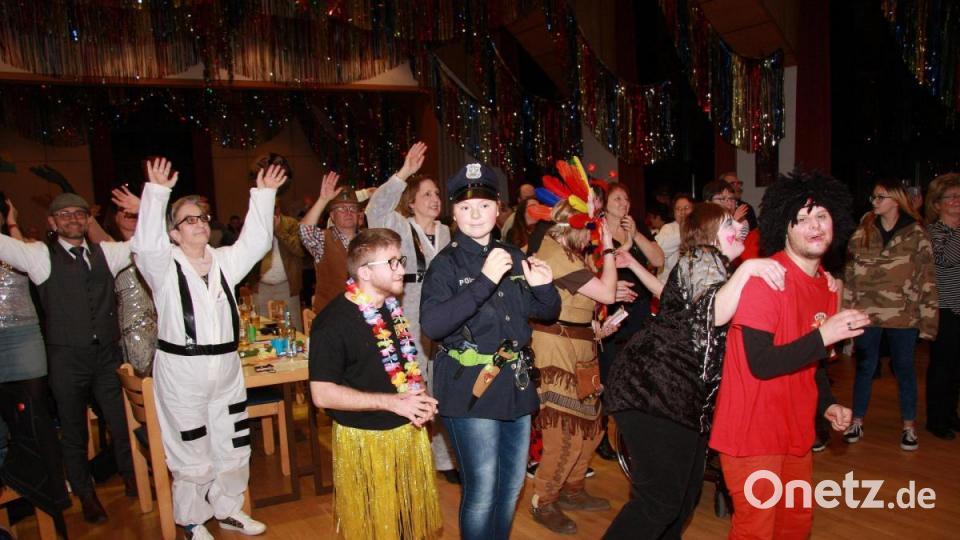 Faschingsball der Selbsthilfegruppe Behinderte und Nichtbehinderte in Wiesau. Bild: wro