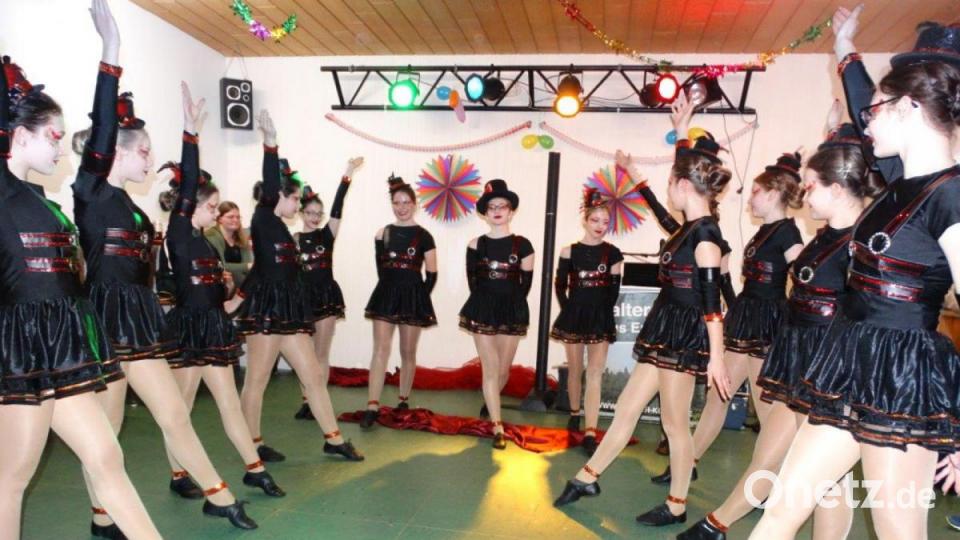 Die Tanzgruppe &quot;Diamonds&quot; aus Erbendorf gab einen sensationellen Auftritt zum Besten. Bild: twg