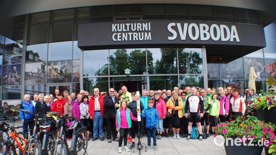 Die Teilnehmer der ersten Radwallfahrt durch die Fraisch von Neualbenreuth nach Cheb (Eger). Bild: enz